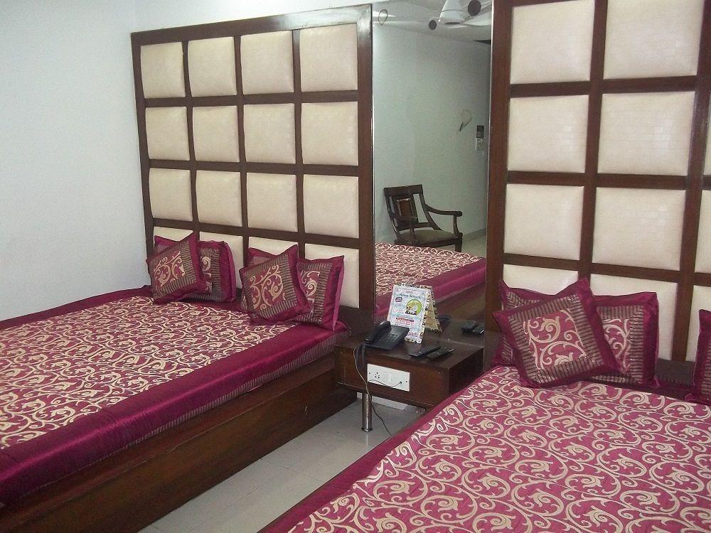 Hotel Mohan International New Delhi Ngoại thất bức ảnh