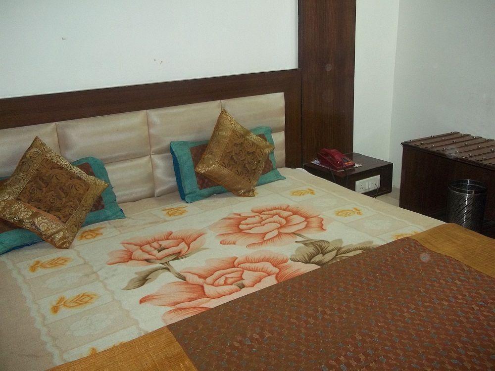 Hotel Mohan International New Delhi Ngoại thất bức ảnh