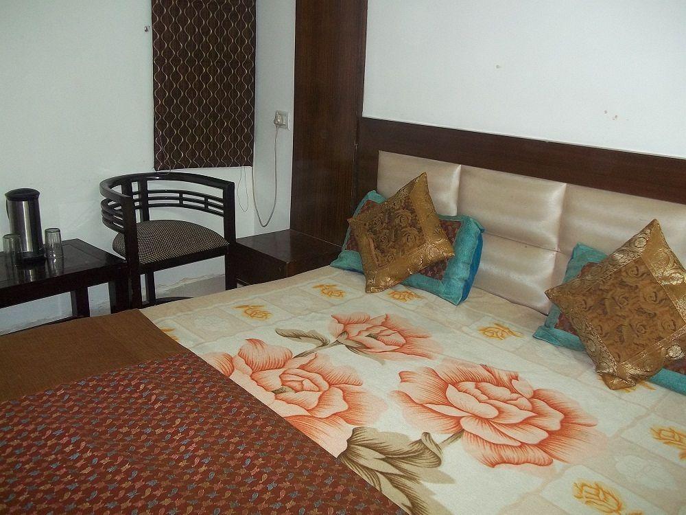 Hotel Mohan International New Delhi Ngoại thất bức ảnh