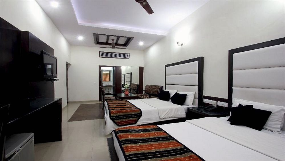 Hotel Mohan International New Delhi Ngoại thất bức ảnh