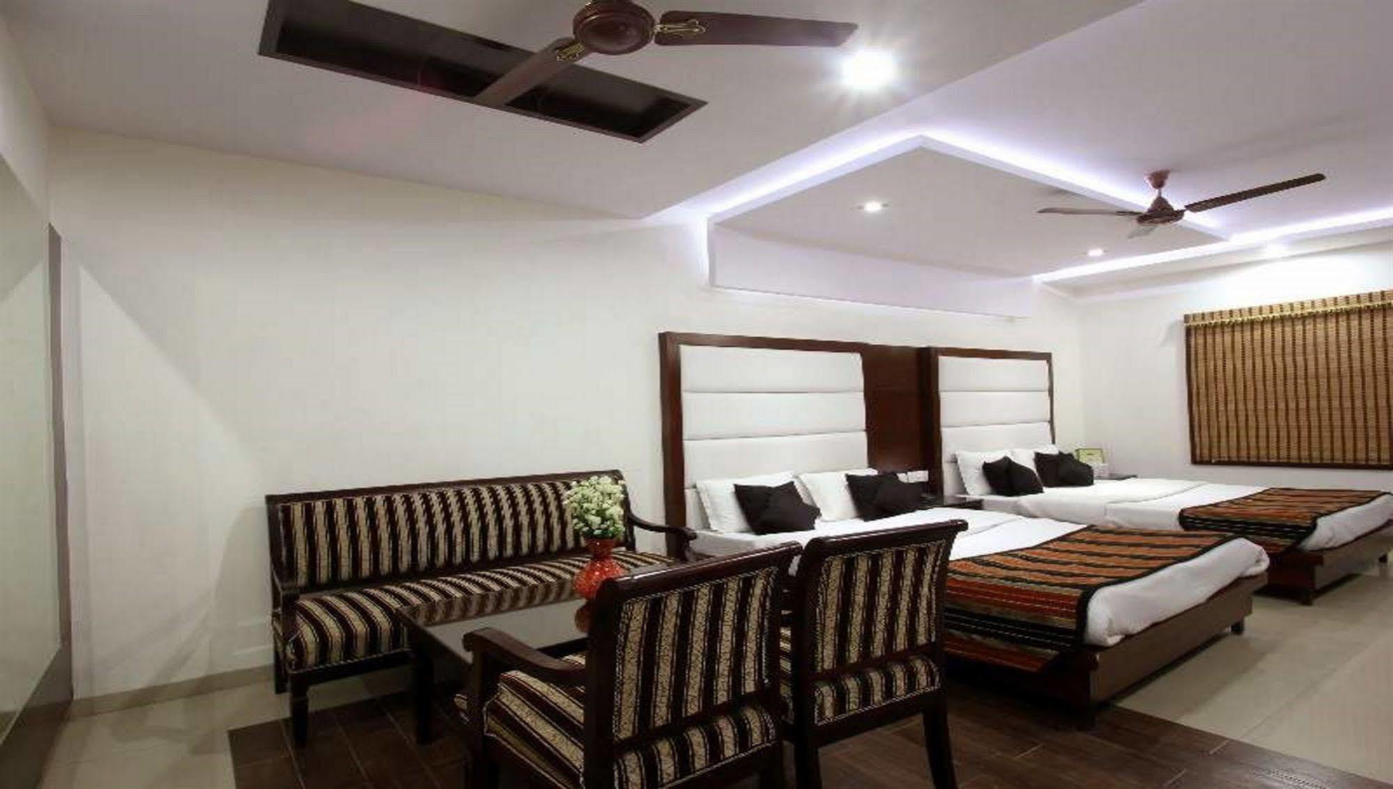 Hotel Mohan International New Delhi Ngoại thất bức ảnh
