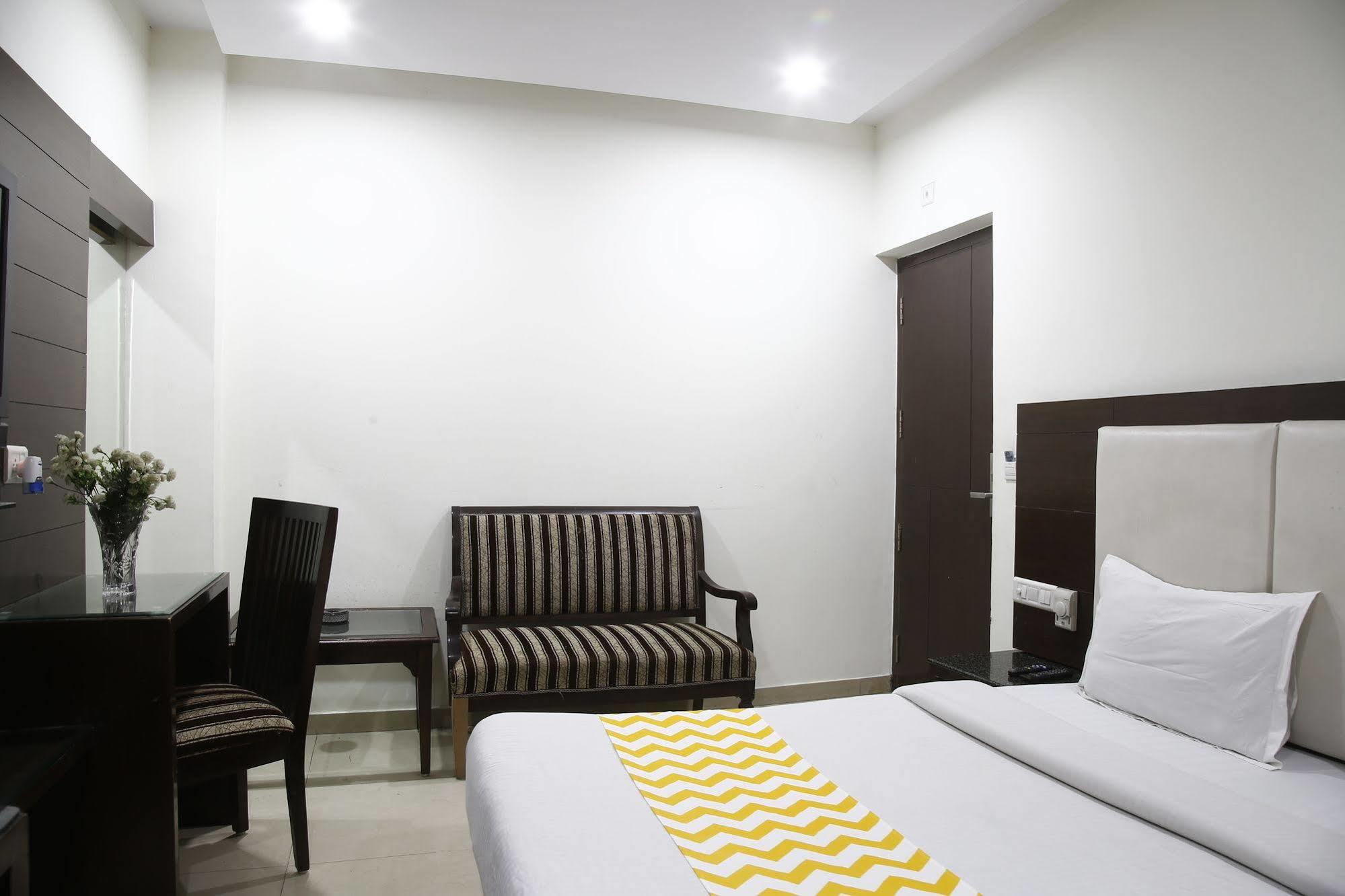 Hotel Mohan International New Delhi Ngoại thất bức ảnh