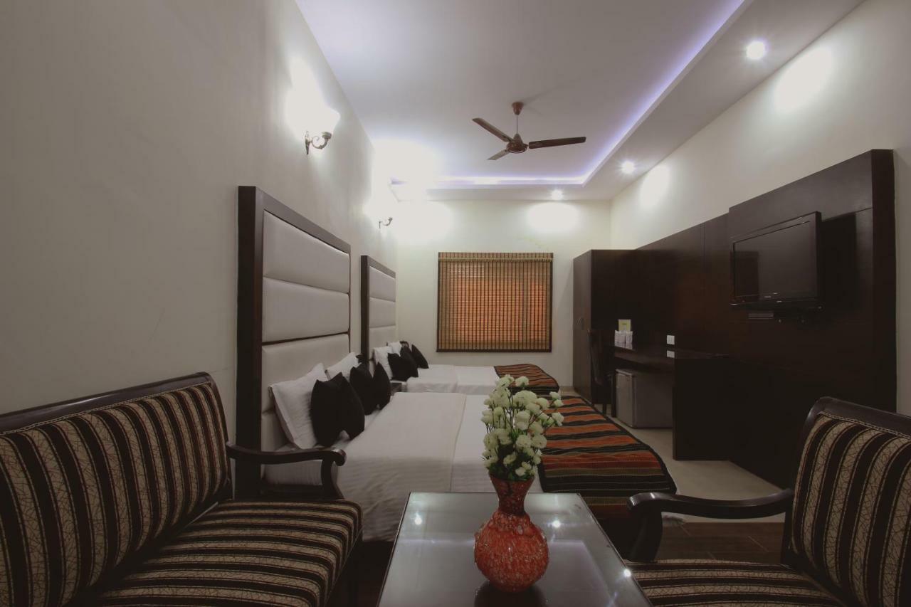Hotel Mohan International New Delhi Ngoại thất bức ảnh