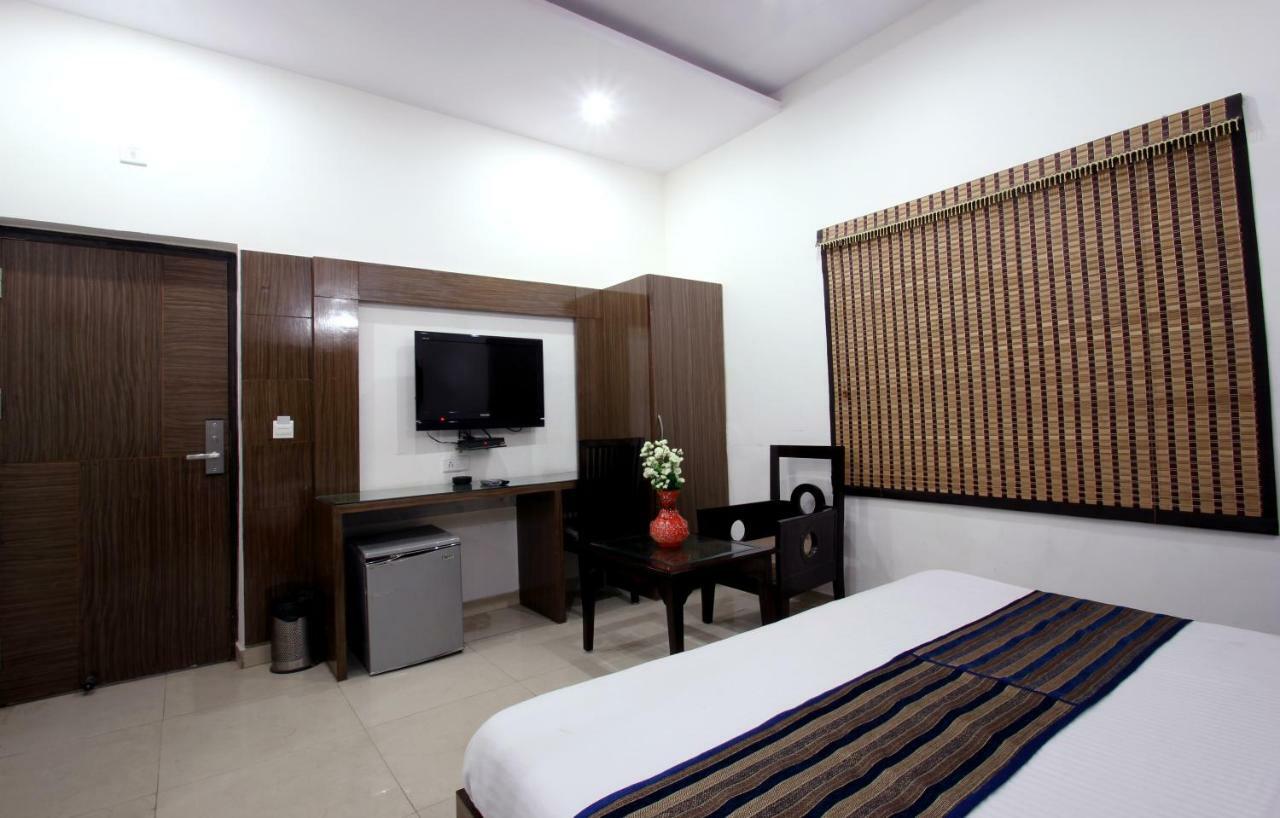 Hotel Mohan International New Delhi Ngoại thất bức ảnh
