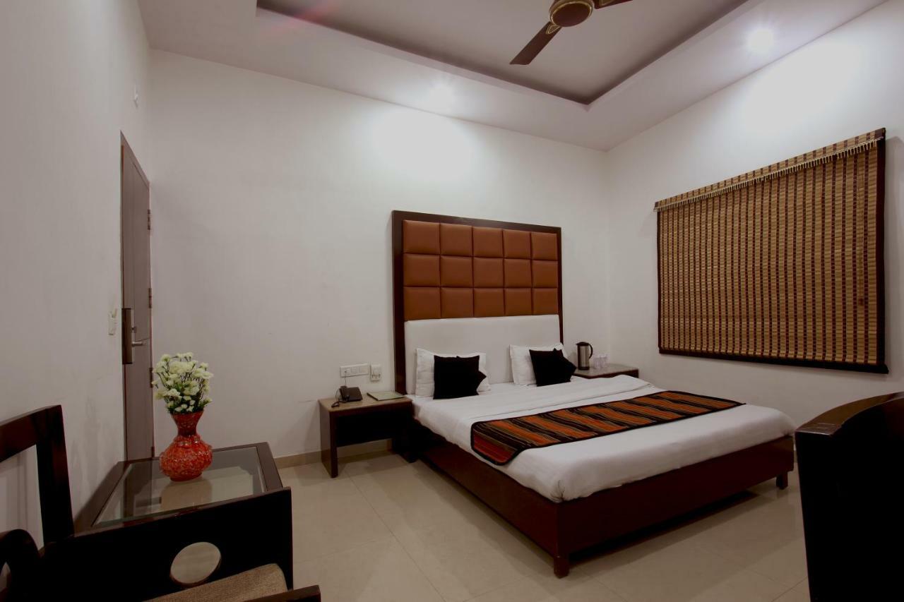 Hotel Mohan International New Delhi Ngoại thất bức ảnh