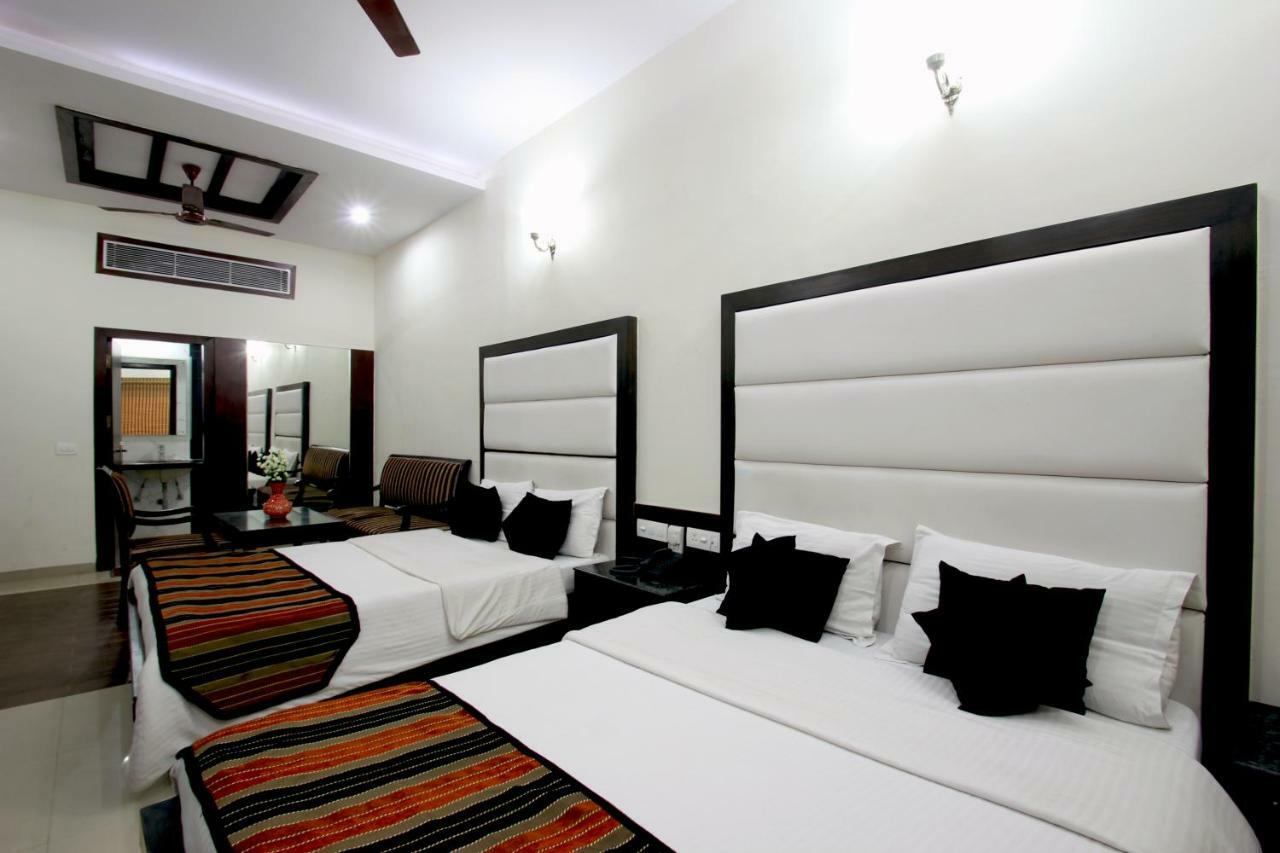 Hotel Mohan International New Delhi Ngoại thất bức ảnh
