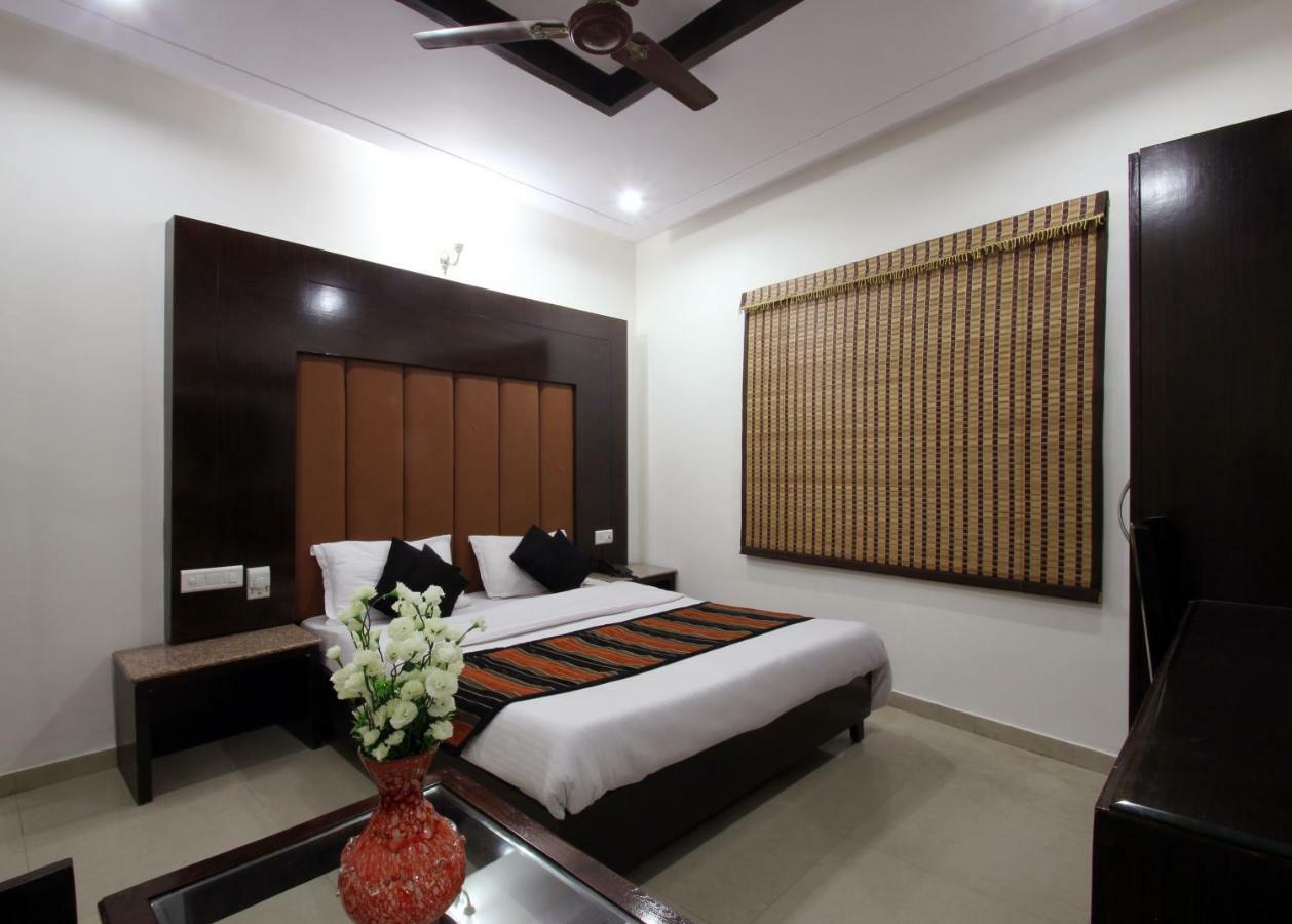 Hotel Mohan International New Delhi Ngoại thất bức ảnh
