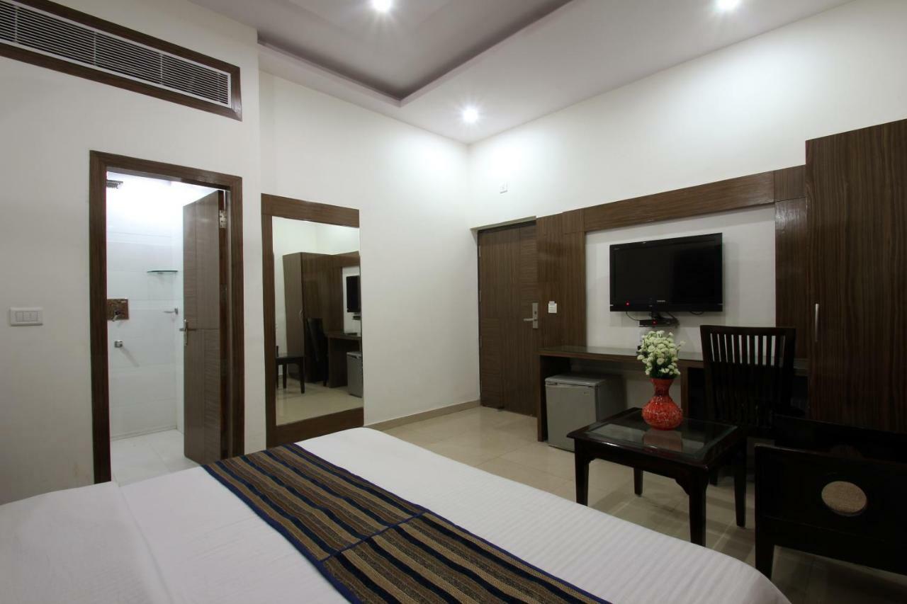 Hotel Mohan International New Delhi Ngoại thất bức ảnh