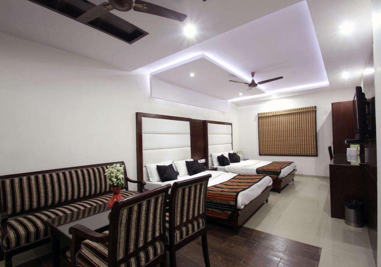 Hotel Mohan International New Delhi Ngoại thất bức ảnh