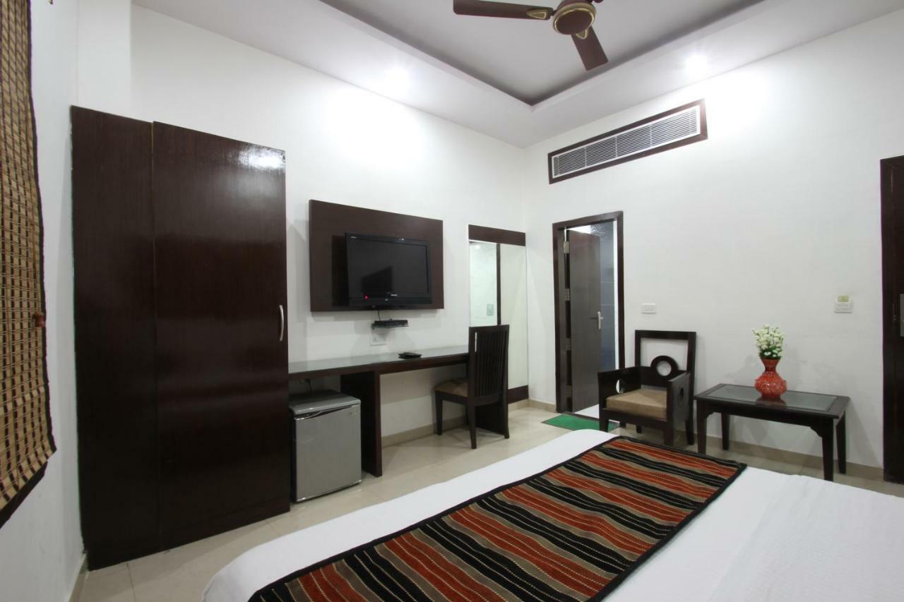 Hotel Mohan International New Delhi Ngoại thất bức ảnh