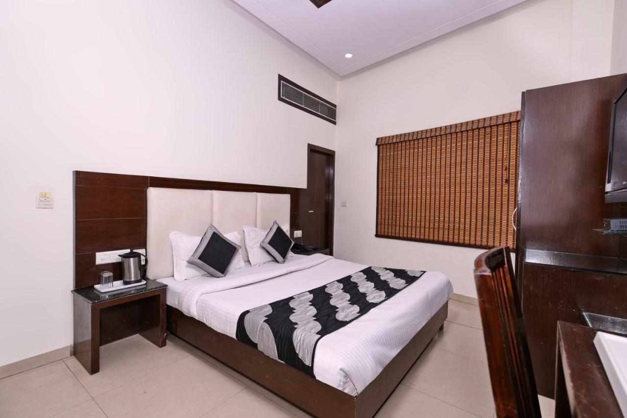 Hotel Mohan International New Delhi Ngoại thất bức ảnh